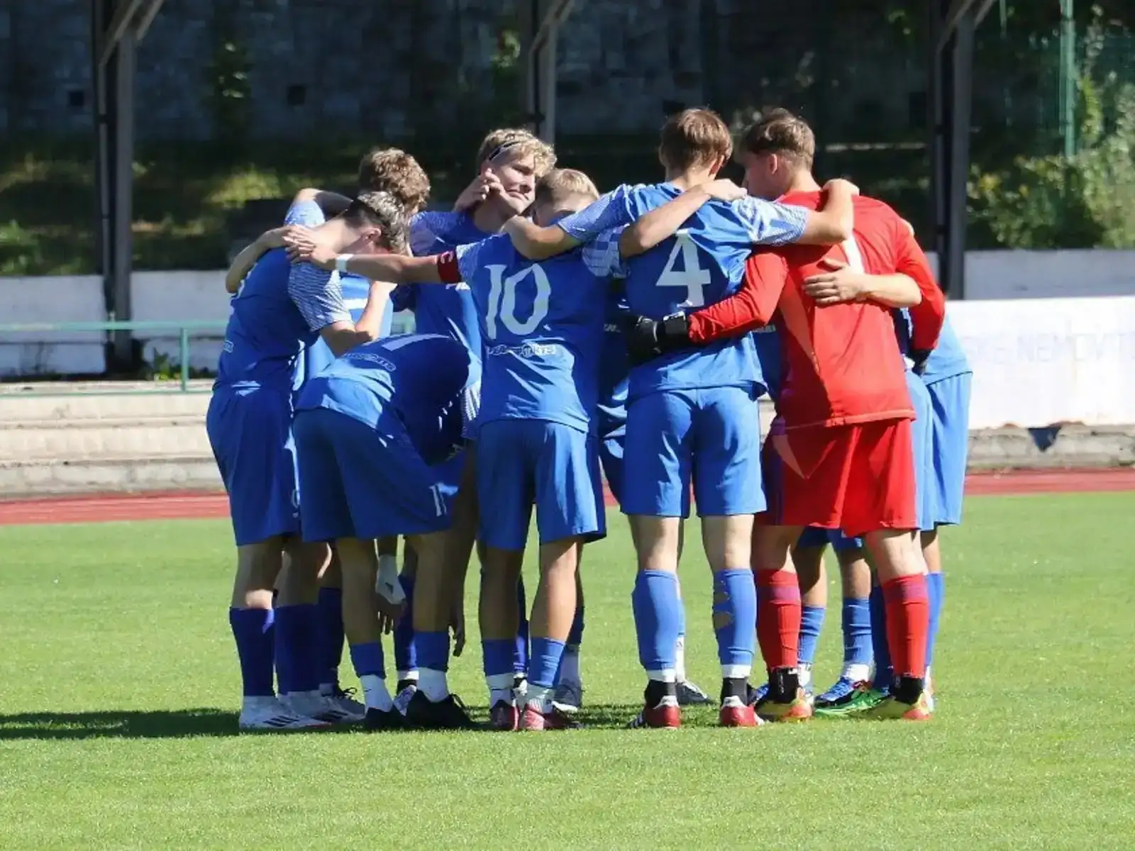 KP dorostu proti Veselí nad Lužnicí