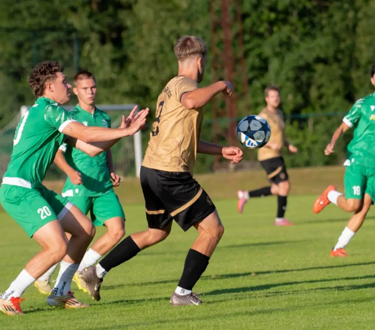 Áčko i přes vedení 0:2, jede z Doubravky bez bodu