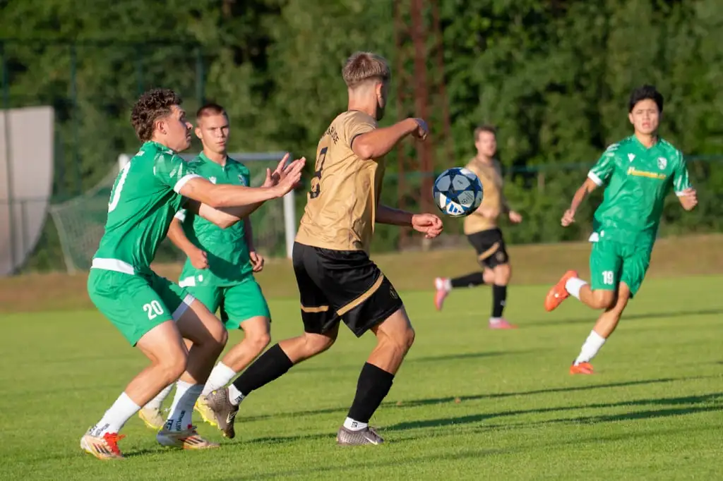 Áčko i přes vedení 0:2, jede z Doubravky bez bodu