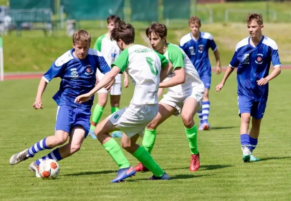 Devatenáctka nadělovala, ale přišla o neprůstřelnost