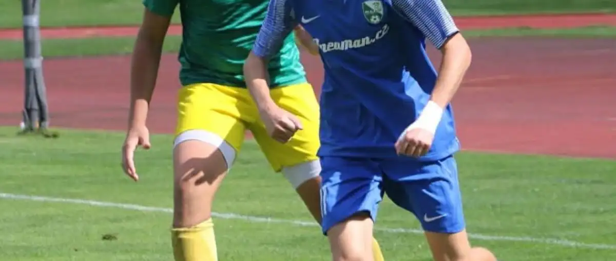 Dorosty vezou čtyři body z Bechyně a čtyři červené karty