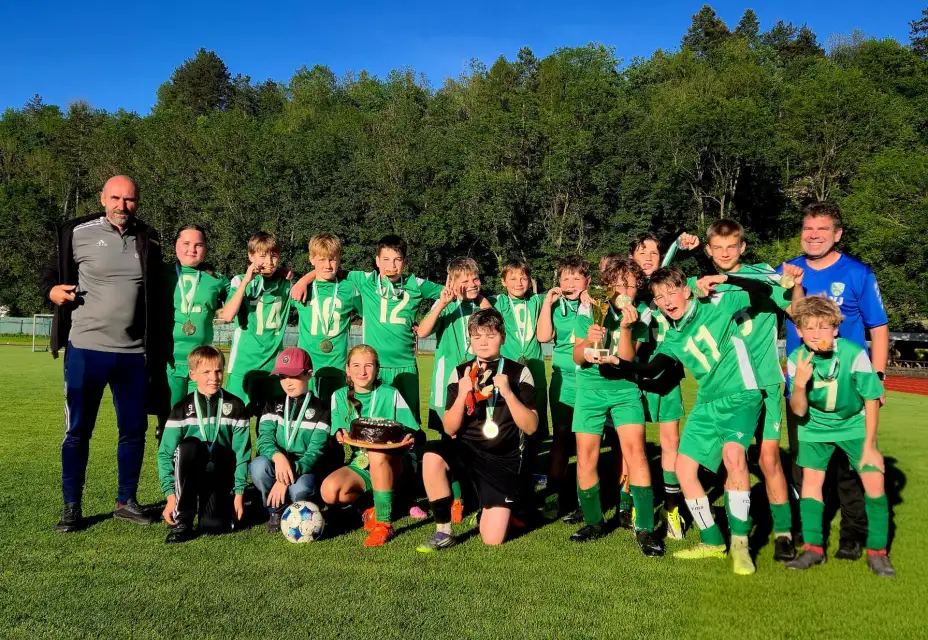 Mladší žáci FK Slavoj Český Krumlov obhájili prvenství v Okresním přeboru